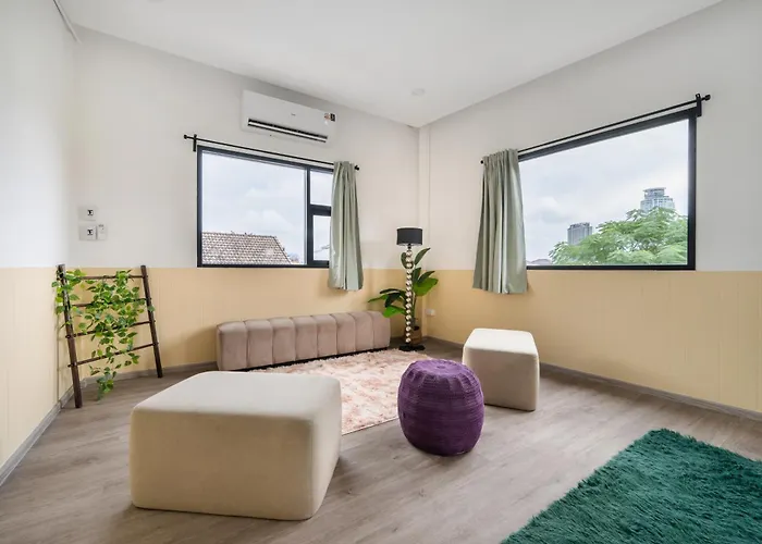 Miq Ekkamai1 - 5br House 65 Inch Tv *