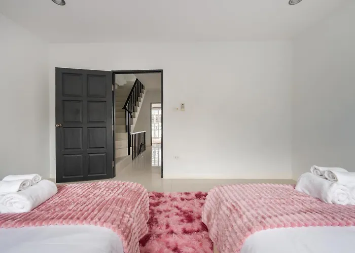 Miq Ekkamai1 - 5br House 65 Inch Tv Villa *