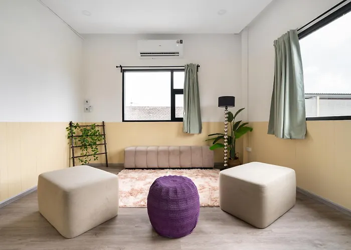 Miq Ekkamai1 - 5br House 65 Inch Tv *