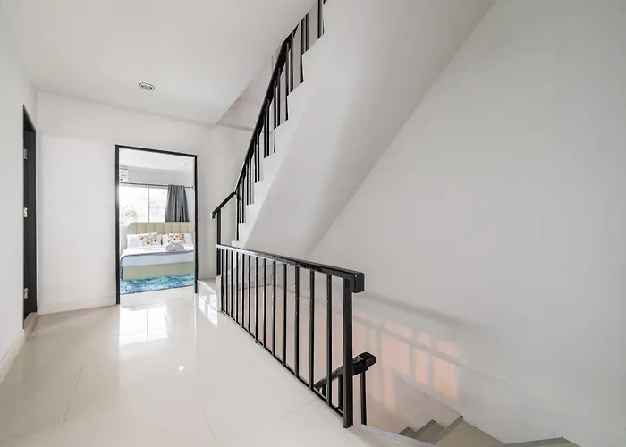 Miq Ekkamai1 - 5br House 65 Inch Tv Bangkok