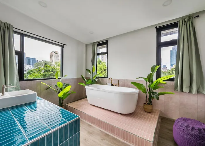 Miq Ekkamai1 - 5br House 65 Inch Tv Bangkok