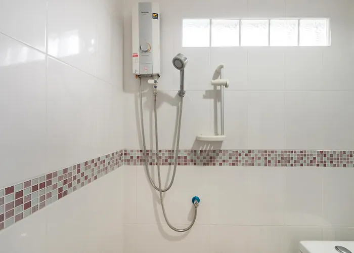 Miq Ekkamai1 - 5br House 65 Inch Tv Bangkok