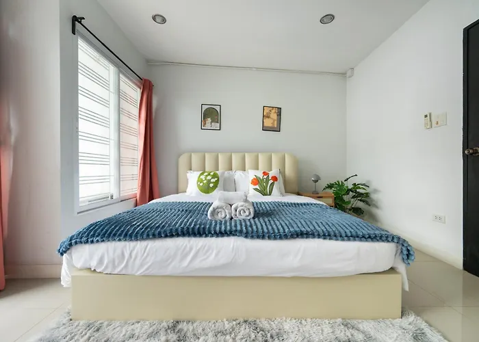 Miq Ekkamai1 - 5br House 65 Inch Tv Bangkok