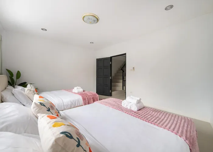 Miq Ekkamai1 - 5br House 65 Inch Tv Bangkok