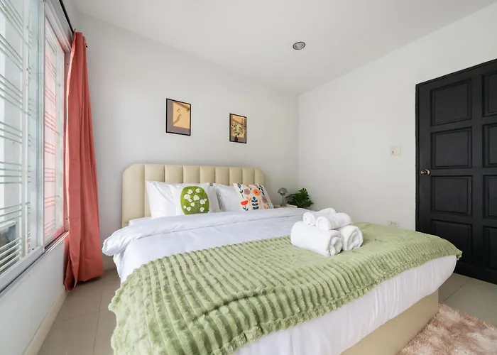 Miq Ekkamai1 - 5br House 65 Inch Tv * Bangkok