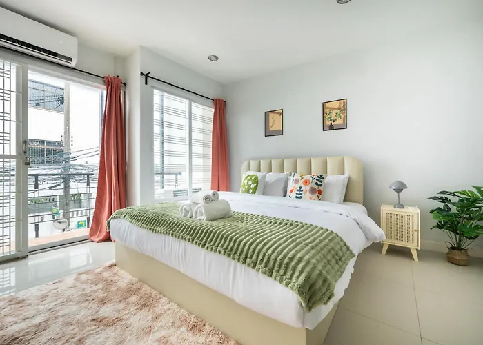 Miq Ekkamai1 - 5br House 65 Inch Tv Villa