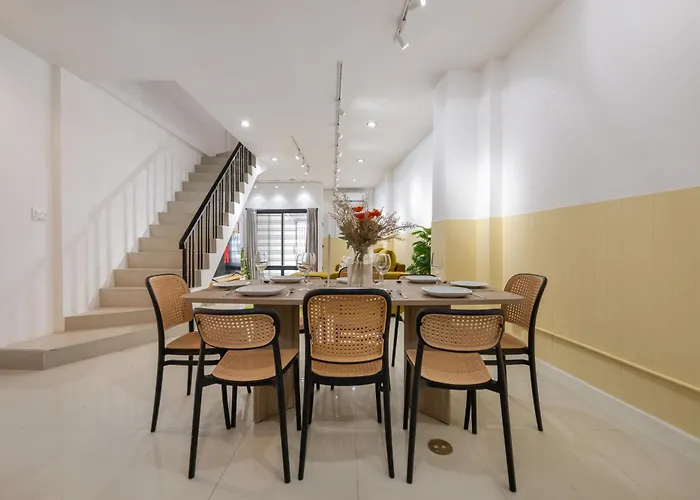 Miq Ekkamai1 - 5br House 65 Inch Tv * Bangkok