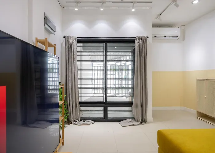 Miq Ekkamai1 - 5br House 65 Inch Tv Villa
