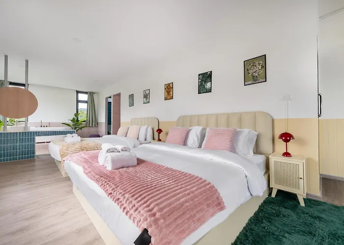 Miq Ekkamai1 - 5br House 65 Inch Tv *