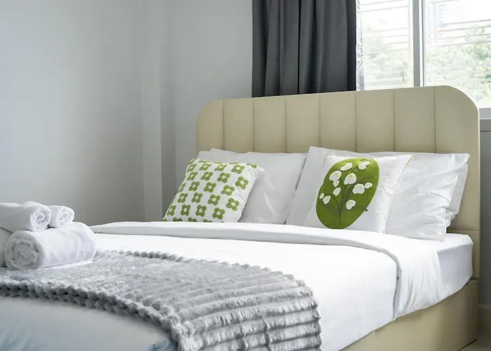 Miq Ekkamai1 - 5br House 65 Inch Tv Villa