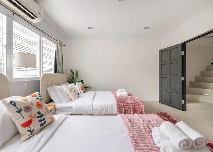 Miq Ekkamai1 - 5br House 65 Inch Tv *