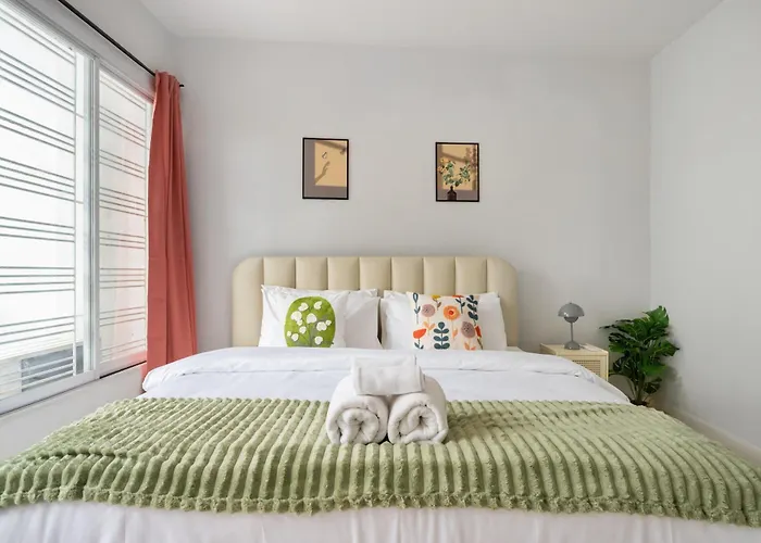 Miq Ekkamai1 - 5br House 65 Inch Tv Villa *